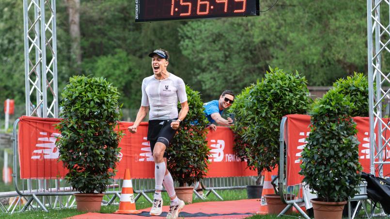 Bild: Hannah Dirscherl
Seit 2009 begeistert der Triathlon Weiden im Schätzlerbad mit sportlicher Vielfalt, vom Rookie bis zum Ligastarter und hat sich zu einer festen Größe mit mehr als 700 Startern entwickelt.