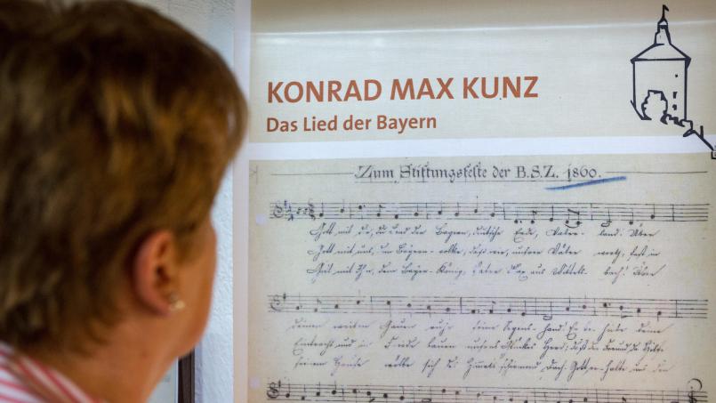 Archivbild: picture alliance / dpa | Armin Weigel
Die von dem gebürtigen Schwandorfer Konrad Max Kunz 1860 komponierte Bayernhymne soll nach einem Erlass des Kultusministeriums künftig in feierlichen Schulabschlussfeiern gespielt werden.