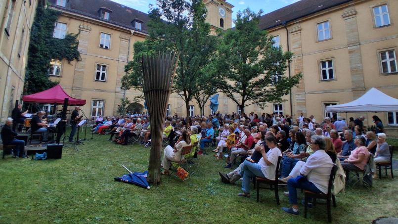 Bild: Katharina List 
Das Kloster Ensdorf lädt zum Open-Air-Konzert in den Innenhof ein.
