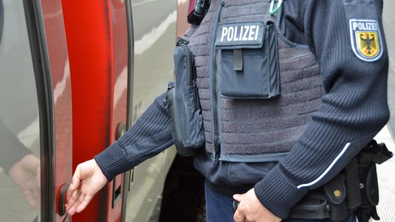 Symbolbild: Bundespolizei
Bundespolizisten haben in der Nacht von Samstag auf Sonntag (5. Juli) drei vermisste Mädchen im Alter von 13, 14 und 16 Jahren am Hauptbahnhof Regensburg in Gewahrsam genommen.