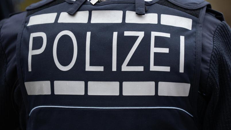 Symbolbild: Silas Stein/dpa
Rund 160 Polizisten haben vergangene Woche eine Firma aus dem Landkreis Tirschenreuth durchsucht. Zwei Personen befinden sich seitdem in Untersuchungshaft.
