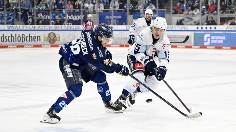 Bild: Julia Peter
Charlie Jahnke (rechts) und die Blue Devils Weiden haben das Auswärtsspiel beim DEL-Absteiger Dresden am Freitagabend mit 1:5 verloren.