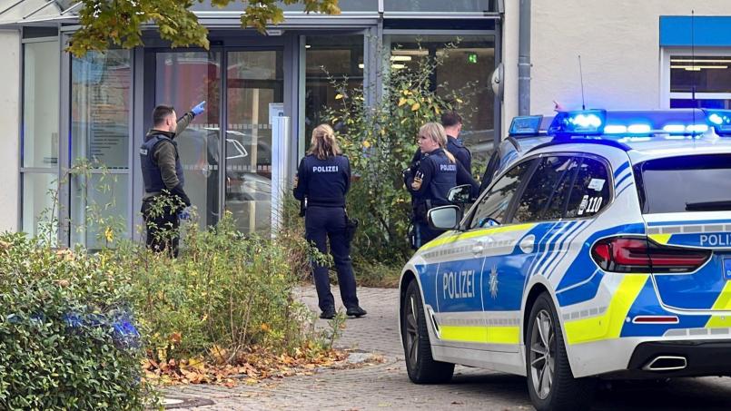 Archivbild: André Baumgarten/dpa
2023 tötete ein Minderjähriger ein Kind im Bezirkskrankenhaus Regensburg und verletzte zwei Personen mit einem Messer. Nach einer erfolgreichen Revision gibt es nun ein Urteil.