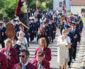Nicht nur die Jubelfeuerwehr und Kameraden aus umliegenden Orten reihten sich in den Zug ein, sondern auch viele andere Gruppen und Vereine.