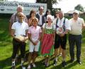 Die Sieger des Turniers (vordere Reihe, von links) Kurt Pirmanschegg, Christl Pirmanschegg, Petra Danks, Christian Weixler und Golfclub-Präsident Dr. Wolfgang Ries, (hintere Reihe, von links) Robert Kutzer, Juliane Kutzer, Dr. Manfred Wölfel, Angela Wölfel sowie Verena Kutzer.	Bild: exb
