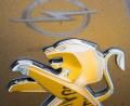 Die Automarke mit dem Blitz im Logo, Opel, gehört nun zum französischen PSA-Konzern mit den Marken Peugeot und Citroën. PSA will den Autobauer wieder profitabel machen. 	Archivbild: Frank Rumpenhorst/dpa