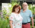 Ärztepaar mit Berliner Mutterwitz und Herzlichkeit: Eva-Martina und Hans-Wolfgang Schultis steigen zusammen mit ihrem Sohn in die Gastronomie ein. 	Bild: Schönberger