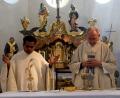 Pater Leo Beck, früherer Chef der deutschen Franziskaner-Minoriten (rechts), überraschte die Flosser Gläubigen und zelebrierten mit Pater Shaijan den Festgottesdienst. 	Bild: le
