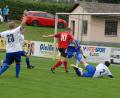 Diese große Chance ließ Falkenbergs Thomas Bitterer (Nummer 10) noch liegen - es wäre das zwischenzeitliche 3:0 gewesen. Später traf der DJK-Stürmer aber immerhin noch zum 3:1 beim 3:2-Heimsieg gegen den SV Pechbrunn.	Bild: Gebert