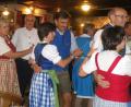 Zwiefache, Walzer, Polka und Figurentänze standen beim Bayerischen Volkstanzabend im Gasthaus Haunersdorfer auf dem Programm.	Bild: ame