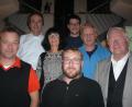 Die erfolgreichen Golfer Oliver Röder und Thomas Fenzl (vorne, von links) sowie  Dr. Manfred Wölfel, Angela Wölfel, Wolfgang Dütsch und Frank Jesse (hinten, von links) mit GC-Präsident Dr. Wolfgang Ries (rechts).	Bild: exb