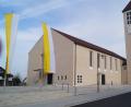 Die Pfarrkirche Maria Königin erstrahlt nach der Sanierung und Neugestaltung des Kirchplatzes sowie dem Zugang mit einer großzügigen Treppenanlage in neuem Glanz. 	 Bild: du