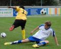 In der Kreisklasse Ost sind am Sonntag drei Nachholspiele angesetzt. Unter anderem trifft die SG Fuchsmühl auf den FC Tirschenreuth II. Im Hinspiel (Szene) trennten sich beide Mannschaften 1:1. Hier zieht der Tirschenreuther Samuel Gebru Fantaye (links) an SG-Akteur Patrick Jost vorbei.	Bild: Gebert