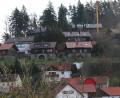 Die Plattenberg-Siedlung soll saniert werden. Das Areal mit Häusern aus der NS-Zeit bietet zwar eine imposante Aussicht, Straße und Leitungen sind aber in die Jahre gekommen. 	Bild: nm