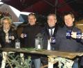 Christiana Roidl-Burggraf, Susanne Lehnfeld, Georg Duschinger, Oberbürgermeister Andreas Feller, Gerhard Engel und Roland Kittel (von links) genießen den Glühwein und ziehen für den Weihnachtsmarkt 2017 eine positive Zwischenbilanz.	Bild: Hirsch
