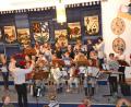 Das Ensemble der Musikschule Moosbach unter der Leitung von Musikschulleiter Wolfgang Ziegler bringt viele adventliche Lieder und Weisen auf verschiedenen Instrumenten zu Gehör.	Bild: gi
