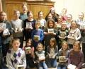 Bei der Aktion "Potchen" im Pfarrheim entstehen schöne Geschenke für Weihnachten. 25 Kinder beteiligen sich an der Veranstaltung des Kulturkreises.	Bild: tu