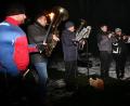 Die Bläsergruppe des Musikvereins Wiesau ist stets dabei, wenn die Fuchsmühler Bergwacht zur Waldweihnacht an den Hackelstein lädt. 	Bild: wro