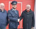 Der neue Kommandant Mario Schulze zusammen mit Feuerwehr-Vorsitzendem Alois Röber (links) und Bürgermeister Ernst Neumann.	Bild: jr