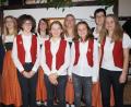 Im Bild die Nachwuchsmusikantinnen, die die D1-Prüfung absolviert haben: (vorne von links) Anna Köppl, Emelie Ziesch, Anika Meier und Leonie Reng. In der hinteren Reihe (von links) Josef Ferstl, Sabrina Prey (Ehrennadel in Bronze), Ines Ludwig und Katrin Lang (Ehrennadel in Silber) und die Vorsitzende Diana Raab.