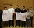 Die Spendenübergabe mit (von links) Felix Kubitschek, Jugendwart der Feuerwehr Waldsassen, KLJB-Kassier Jonas Wilholm, stellvertretendem KLJB-Vorsitzenden Michael Lang, stellvertretendem JU-Ortsvorsitzenden Sebastian Koch, Kommandant Michael Richtmann von der Feuerwehr Kondrau sowie Maurice Schmidkonz und Jacob Müller von der Jugendfeuerwehr Kondrau.	Bild: exb