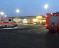 Bild: Gustl Beer
Schon von weitem waren die Rettungswagen am Samstag vor dem Netto-Markt am Hammerweg zu sehen. Ersten Meldungen zufolge wurde ein Brand vermutet.