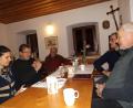 Gemeinsam Grenzen überschreiten: Ida Petioka (von links), Alfred Wolf, Adalbert Busl, Thomas Lippert und Norbert Reger arbeiten auf der Glasschleif an neuen Ideen. 	Bild: lpp