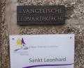 Das Schild an der Leonhardi-Kirche weist auf den Simultanradweg hin.