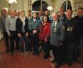 Der gewählte Vorstand der Feuerschützen samt Gesellschaftsausschuss (von links): Alt-OB Wolfgang Dandorfer, Dieter Dauer, Schützenmeister Peter Hüttner. Doris Koller-Dokter, Ingo Haak, Sportleiterin Regina Feuerer, Horst Bielfeldt, Schriftführerin Ilonka Fojt, Andreas Feuerer, Jürgen Nitsche, Josef Gruber, Schützenpräsident Hanns-Peter Oechsner und OB Michael Cerny. 	Bild: lj