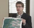 LfU-Mitarbeiter Michael Stellmach informierte die Landwirte über die Standorte der Biotope im Landkreis. 

	Bild: Hirsch