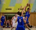 TSV-Flügelspieler Stefan Beer hatte wieder schwierige Defensivaufgaben zu bewältigen und hatte es unter anderem mit Augsburgs Topscorer Jonas Zink zu tun.	Bild: par