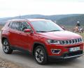 Obwohl er Jeep heißt, ist dieser Compass kein echter Geländewagen, zumal der Testwagen lediglich die beiden vorderen Räder antreibt.	Bilder: Michael Ascherl (4)