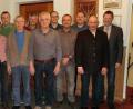 Die oftmaligen Blutspender zusammen mit den Offiziellen (von links): Elfriede Auer (BRK), Gerhard Meier, Ludwig Simon, Hubert Reindl, Albert Gottschalk, Markus Schwab, Franz Weiss, Josef Pielenhofer, Alfred Pröm, Richard Donhauser, 2. Bürgermeister Franz Weiß und Bürgermeister Alwin Märkl. 	Bild: gef