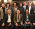 Leonhard Zintl (sitzend, Zweiter von rechts) steht weiter an der Spitze der Mittelstandsunion im Landkreis Tirschenreuth. Die Wahlen leitete Landtagsabgeordneter Tobias Reiß (rechts daneben).	 Bild: exb