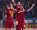 Pure Glückseligkeit beim AS Rom: Aleksandar Kolarov, Daniele De Rossi und Alessandro Florenzi (von links) jubeln über den Überraschungssieg gegen den favorisierten FC Barcelona.	Bild: Ernesto Vicinanza/dpa