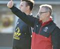 Nach oben, bitte! Andreas Wächter (rechts) will mit dem TSV Theuern die Kreisklasse erhalten. Seine Mannschaft liegt aber nur zwei Punkte vor dem Abstiegsrelegationsrang. 	Bild: Ziegler