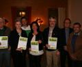 Die Ehrung verdienter Mitglieder für 25-jährige Treue zum Tennisclub stand im Mittelpunkt der Generalversammlung. Im Bild von links Edgar Hickfang, Michaela Hartmann, stellvertretender Vorsitzender Olaf Korb, Margit Köhnlein-Rühl, Jürgen Hartmann, Vorsitzender Herbert Pscherer und zweiter Bürgermeister Karl Busch. 	Bild: fpoz