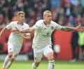 Der eingewechselte Adam Zrelak jubelt über seinen Treffer zum Ausgleich. Der 1. FC Nürnberg spielte 1:1 im Derby beim FC Ingolstadt. Ob dies ein Punktgewinn oder -verlust war, wird der Endspurt in der 2. Bundesliga zeigen müssen. 	Bild: Andreas Gebert/dpa