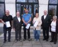 Geehrte und Gewählte (von links): Walter Bauer (10 Jahre), Vorsitzender Karl Zeller, Erich Batek (10), Renate Hierold (20), Vize-Kreisvorsitzender Johann Ludwig und Schriftführerin Irene Zeller. 	Bild: hae