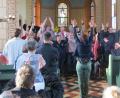 Einen besonderen Gottesdienst erlebten am Samstag zahlreiche Gläubige in der evangelischen Christuskirche. Mitgestaltet wurde die ökumenische und inklusive Feier von einer Gruppe aus Behinderten und Nichtbehinderten.	Bild: exb
