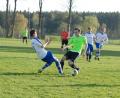 Der TSV Bärnau gewann am Donnerstag das Nachholspiel bei der SG Fuchsmühl mit 1:0. Hier kämpfen SG-Akteur Johannes Pirner (links) und der Bärnauer Martin Zwerenz um den Ball. 	Bild: Gebert