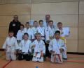 Die erfolgreichen Sulzbach-Rosenberger Judokas mit ihren Trainern Gerald Schart und Heinz-Ulrich Schmidt. 
 	Bild: shu