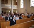 Die Gäste in der Klosterkirche bei der Begrüßung von Provinzoberin Schwester Lucilla. 	Bild: wku