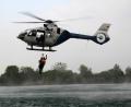Bild: Alexander Auer
Beeindruckende Bilder: Wasserretter probten mit der Polizeihubschrauberstaffel am Guggenberger Weiher zum Anfang der Badesaison den Ernstfall.