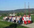 Für das Gedeihen der Feldfrüchte beteten die Kemnather bei der ersten Bittprozession von der Stadtpfarrkirche zur Filialkirche St. Georg nach Oberndorf einen Rosenkranz. 	Bild: jzk