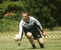 Matthias Koppmann in Aktion: Die Faustballer der TSG Mantel/Weiherhammer starteten erfolgreich in die Saison. 	Bild: exb