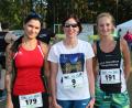 Überraschung bei den Frauen: Die vereinslose Heike Moller (Mitte) sicherte sich den Gesamtsieg vor Bianca Biesler (links) vom Wintersportverein Nabburg und Lea Schwarzensteiner (rechts) vom LLC Marathon Regensburg.  	Bild: Bilder: bsc