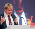 DGB-Chef Reiner Hoffmann wurde wiedergewählt, bekam aber ein  schlechteres Ergebnis als vor vier Jahren.  	Bild: Wolfgang Kumm/dpa