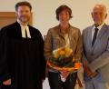 Pfarrer Dr. André Fischer (links) und Vertrauensmann Udo Greim wünschen Kristin Armann eine gute Zusammenarbeit mit der neuen Pfarrsekretärin.  	Bild: rgr