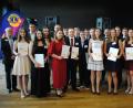 Die Mitglieder des neu gegründeten Leo Clubs Weiden " Oberpfälzer Löwen" mit District Governor Prof. Dr. med. Ernst-Dietrich Kreuser, Lions Weiden-Präsident Wolfgang Wagner sowie Leo Beauftragtem Harald Märtin (hinten, von links)